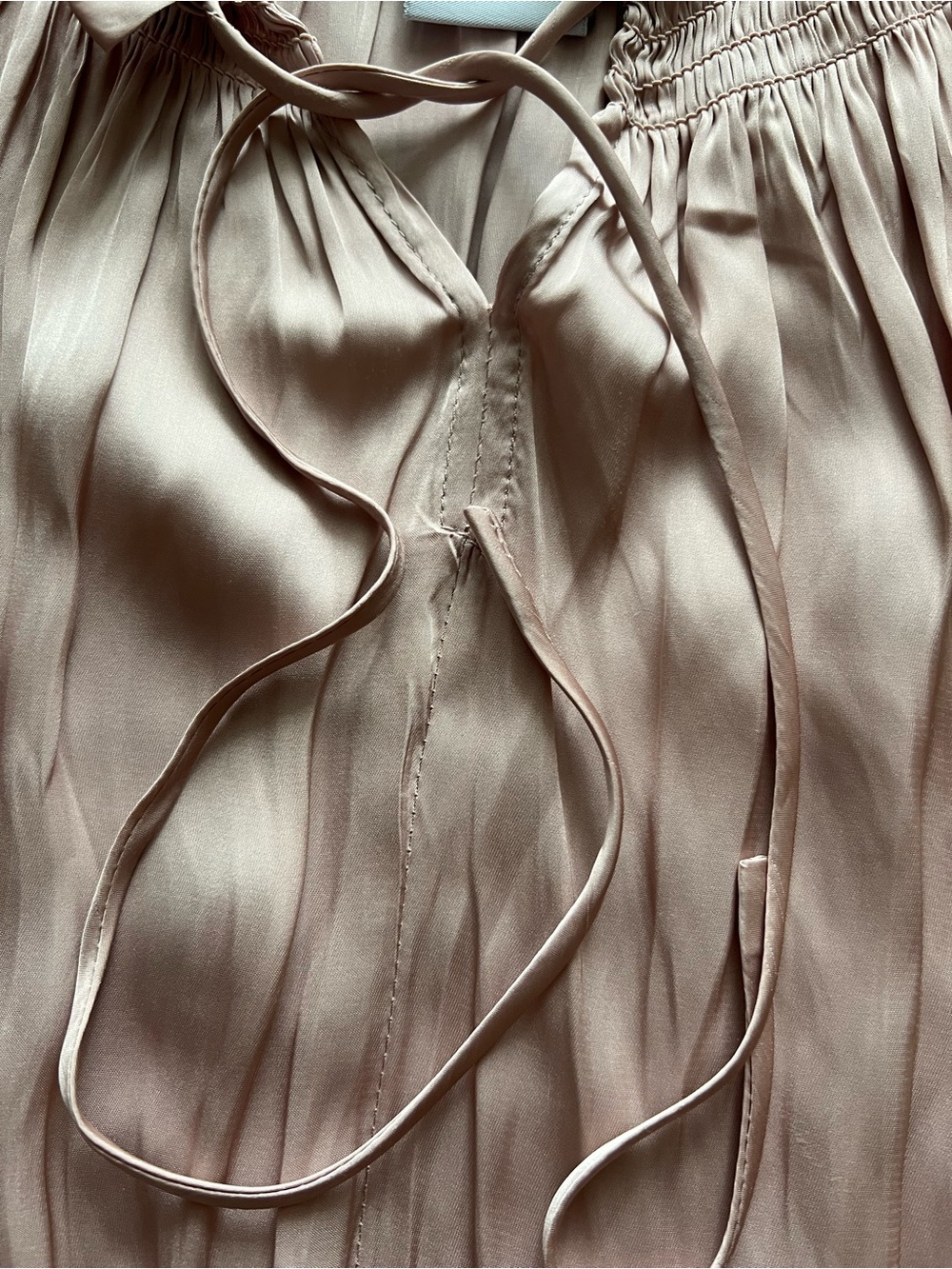 Carmen Marc Valvo Satin Blouse Taupe Tie Neck Size M Fits L - Picture 7 of 11
